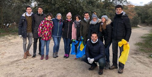 Compañeros del área de Customer Interaction realizaron una jornada de voluntariado de limpieza de bosques en El Escorial en colaboración con Ecoembes y Seo/Birdlife. 